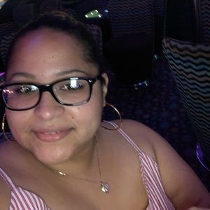 Meet your Posher, Noelia